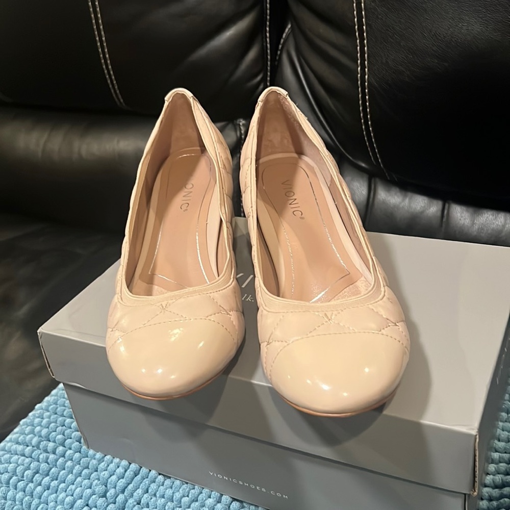 VIONIC Women’s cream size 9